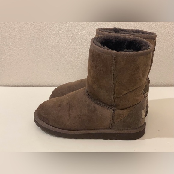 UGG Women’s Classic Short‎ II Chocolate Suede Boots Size 4 - Picture 4 of 10
